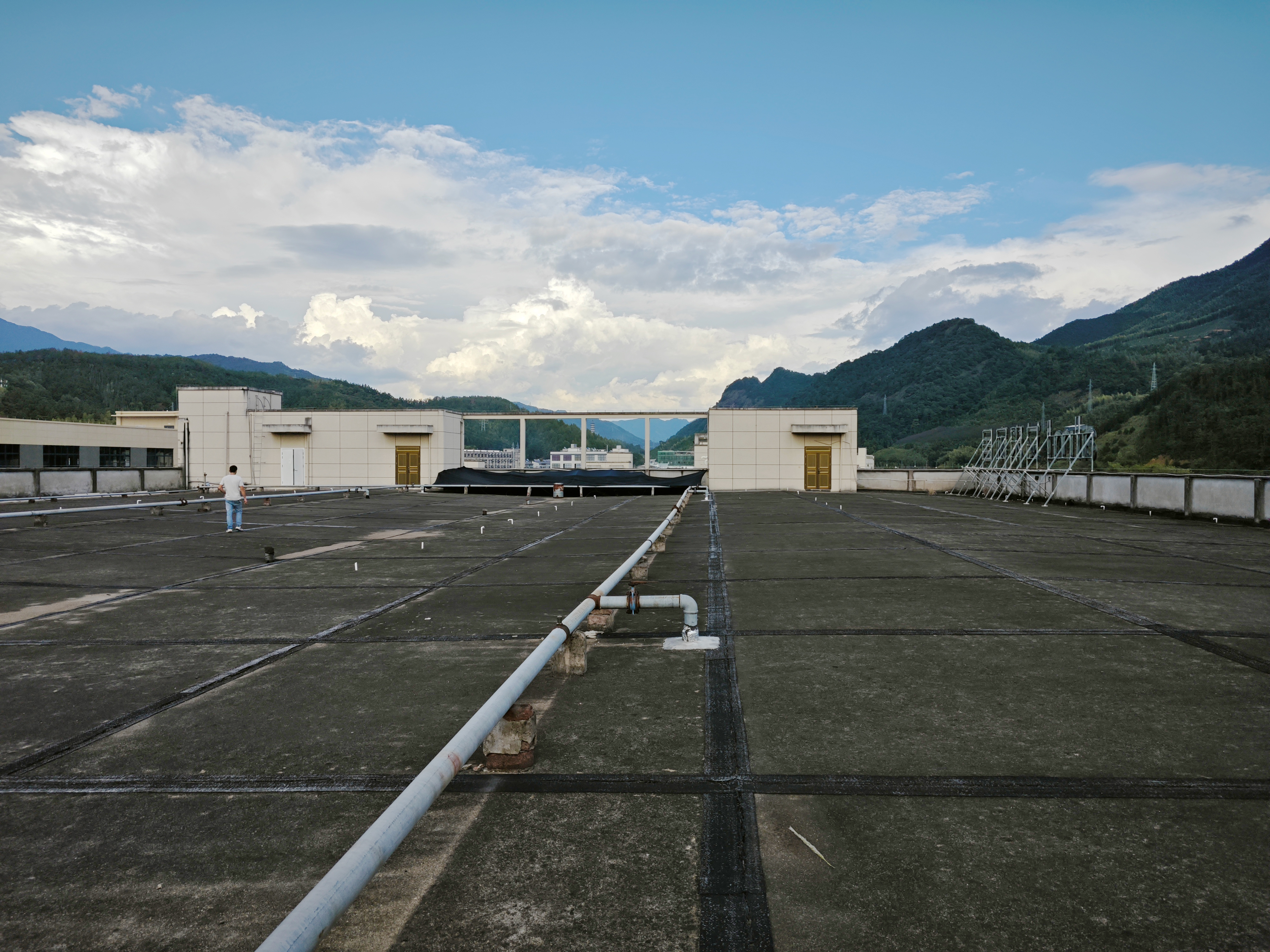 Roof overview before construction