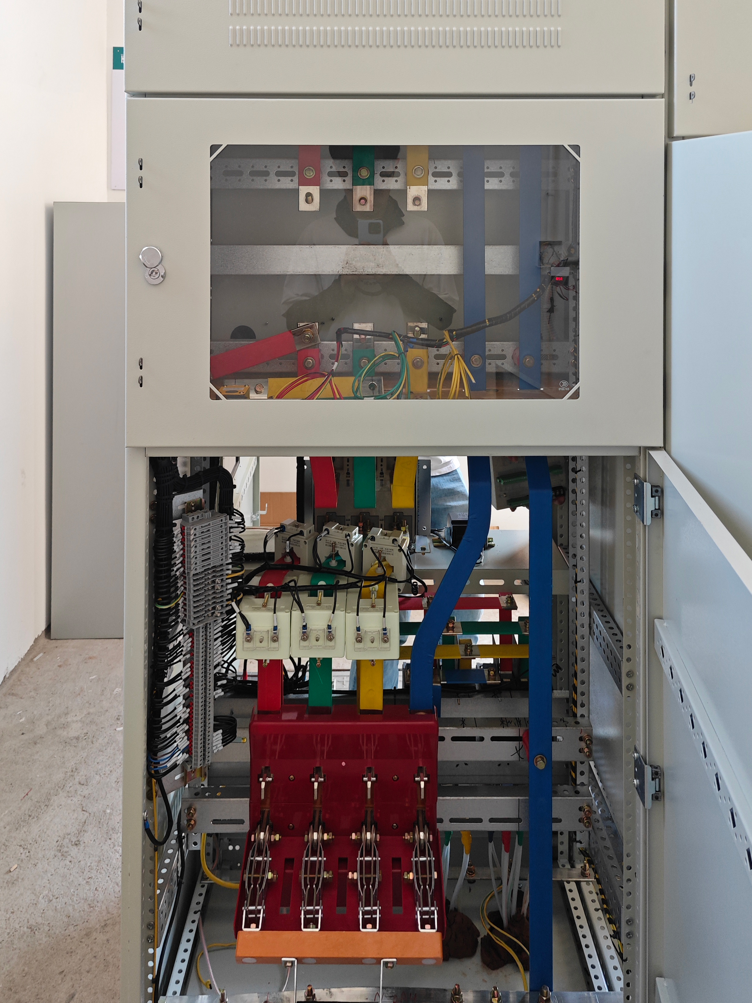 Grid connection cabinet